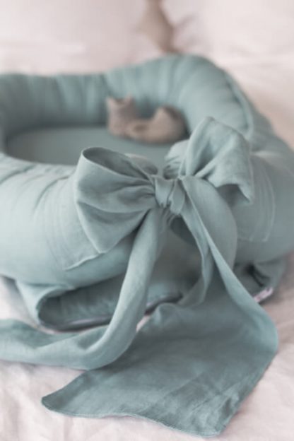 lniany kokon niemowlęcy z kokardą dla niemowląt minimalistyczna wyprawka kokon dla niemowlaka morski