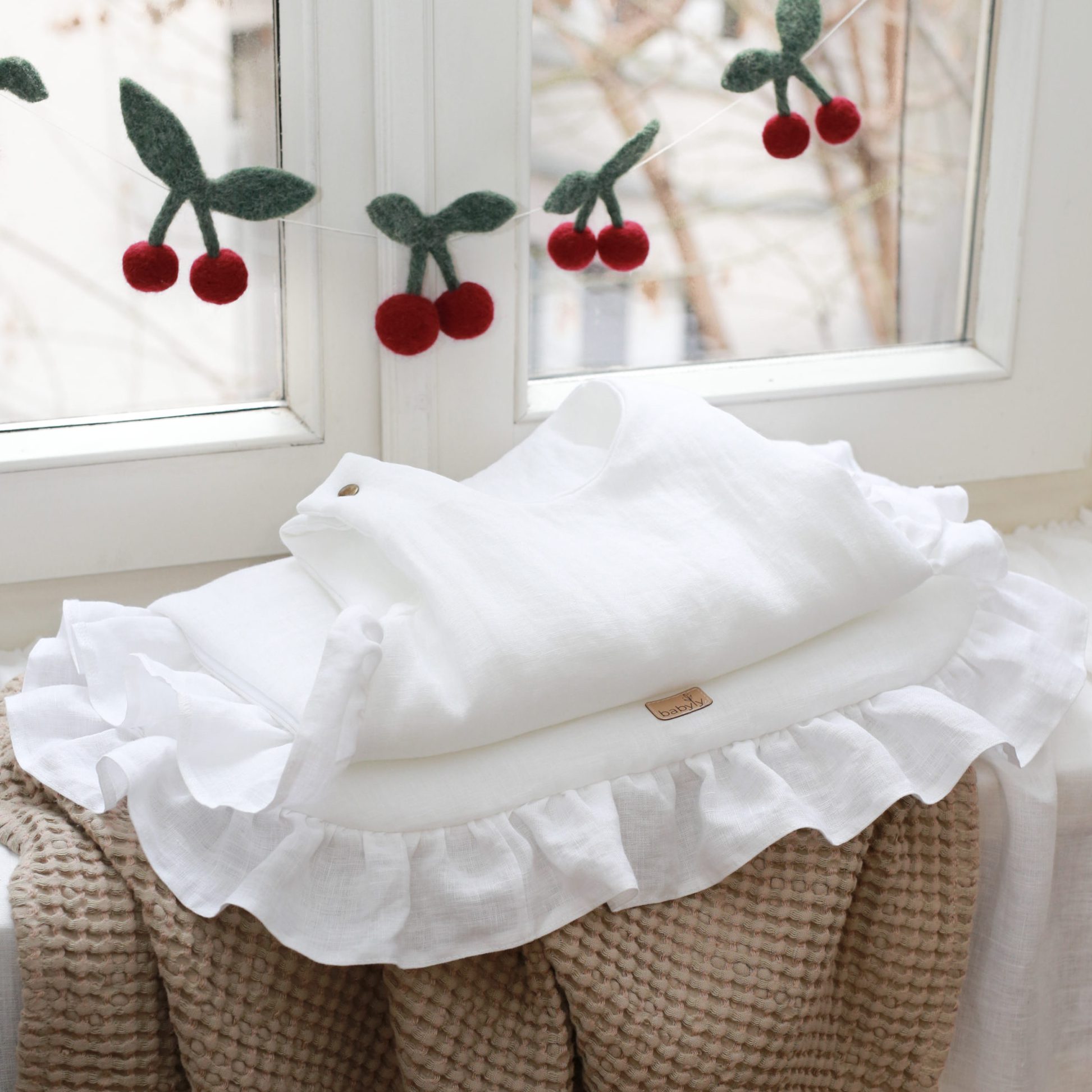 Linen baby sleeping bag with flounce white