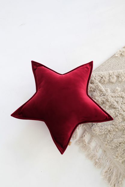 Red store star pillow