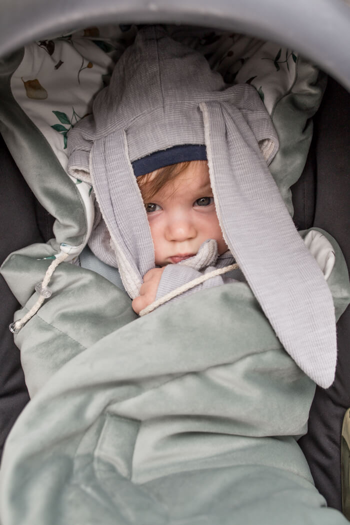 Velvet car seat swaddle dirty pink