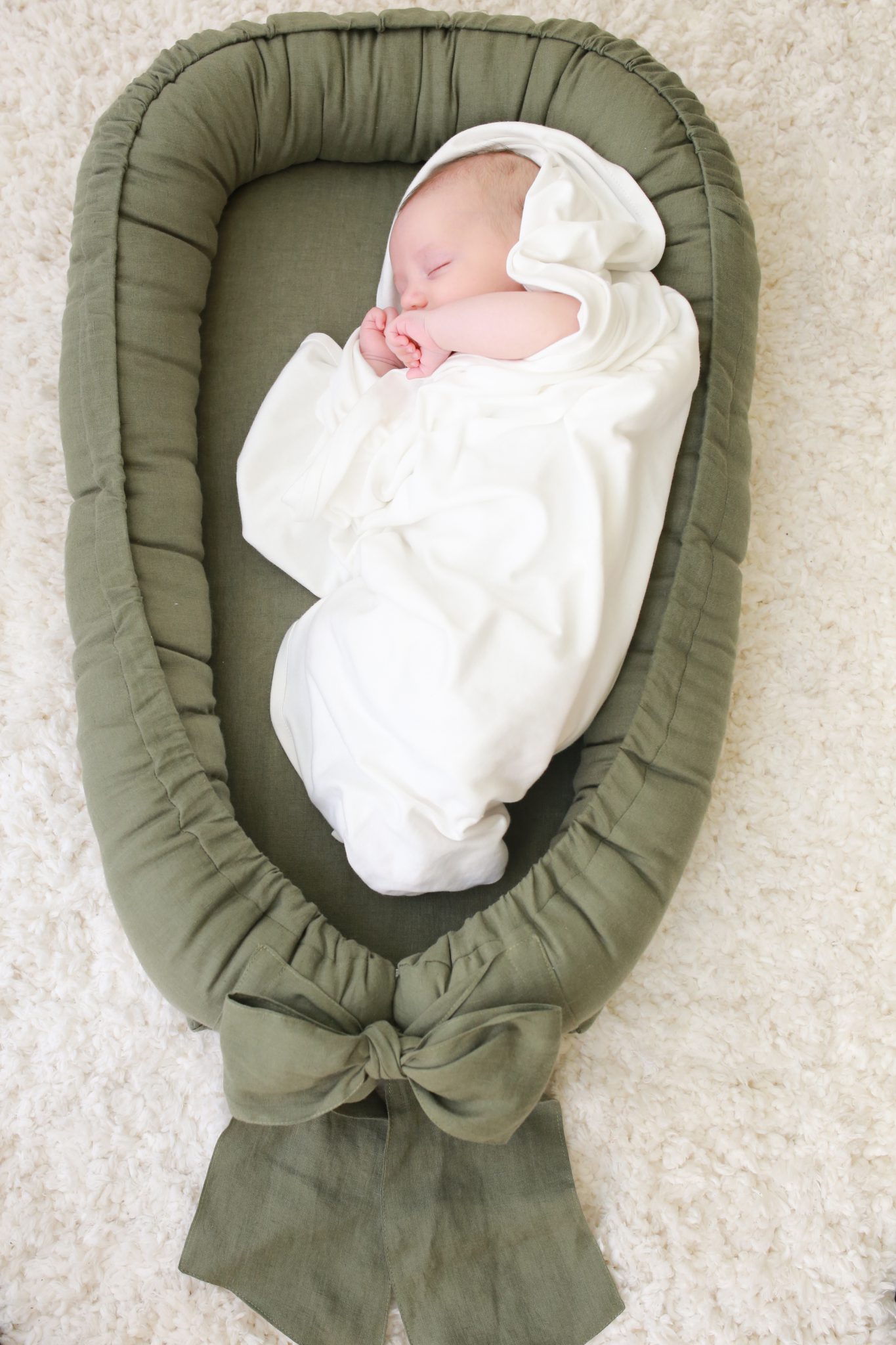 Linen babynest with bow forest green